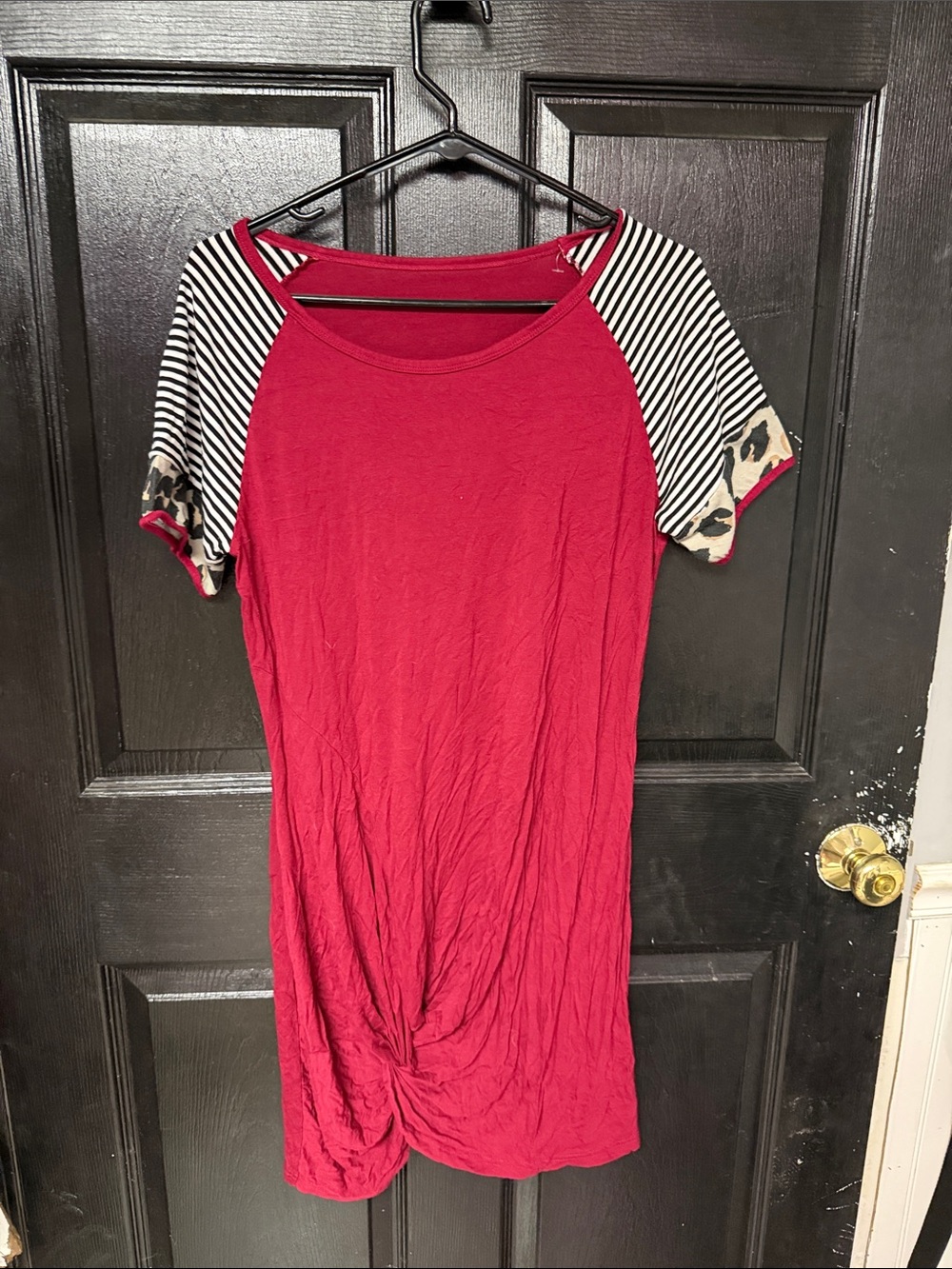 Women’s Short Sleeve dress Knot Hem Top in Burgundy with Striped Sleeves
